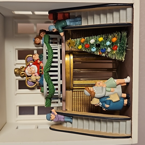 Hallmark Anniversary Edition 20 years of Keepsake Onaments Tannenbaum's Dept. 93 - Picture 10 of 10